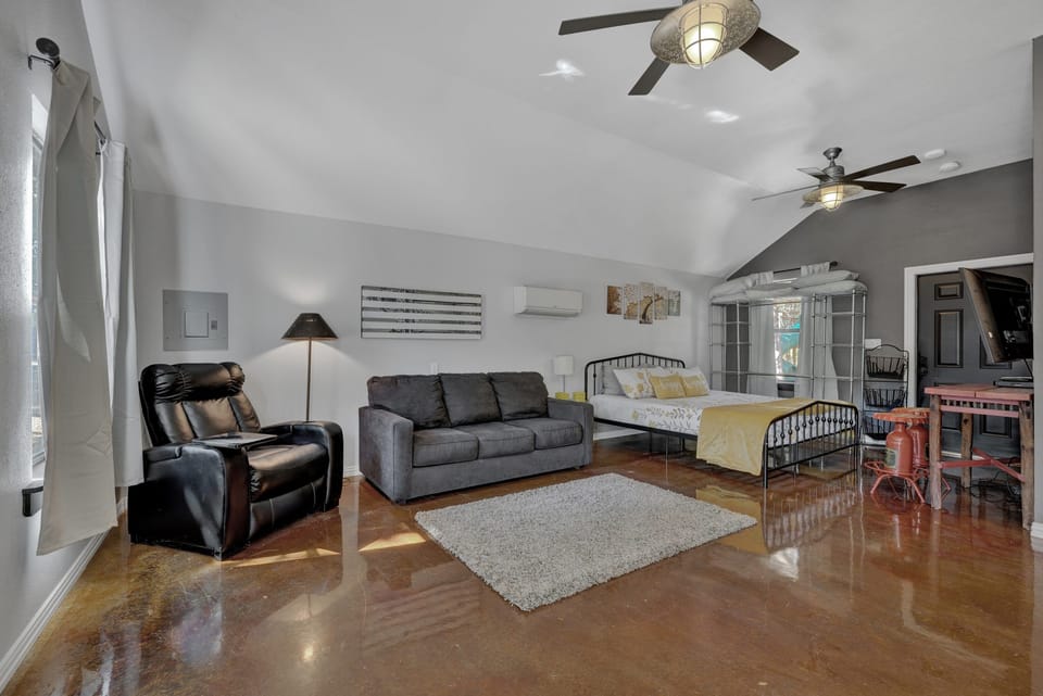 Bright studio cabin with a queen bed, Smart TV, and a modern kitchen.