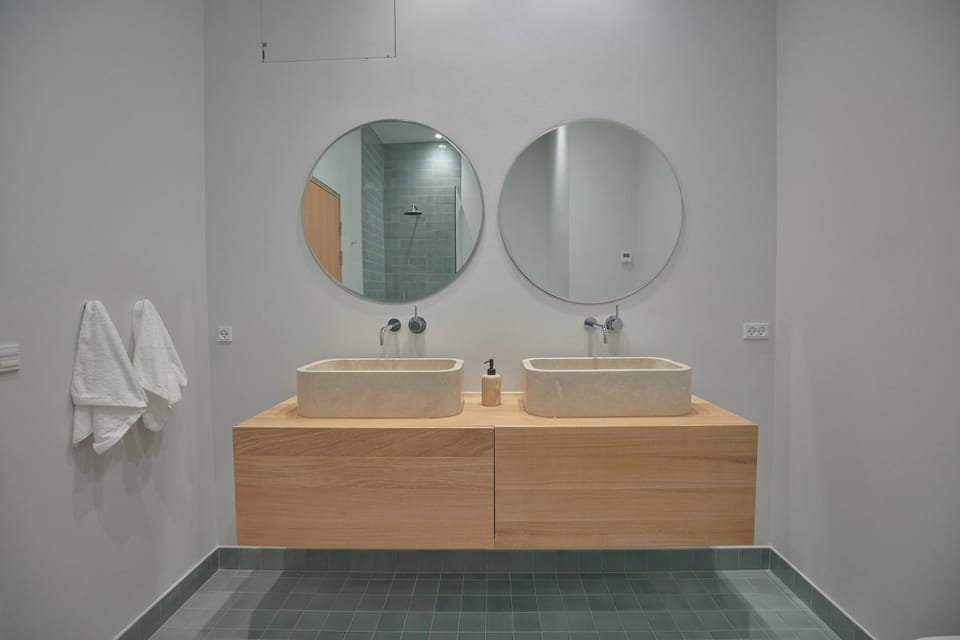 Bathroom double sinks