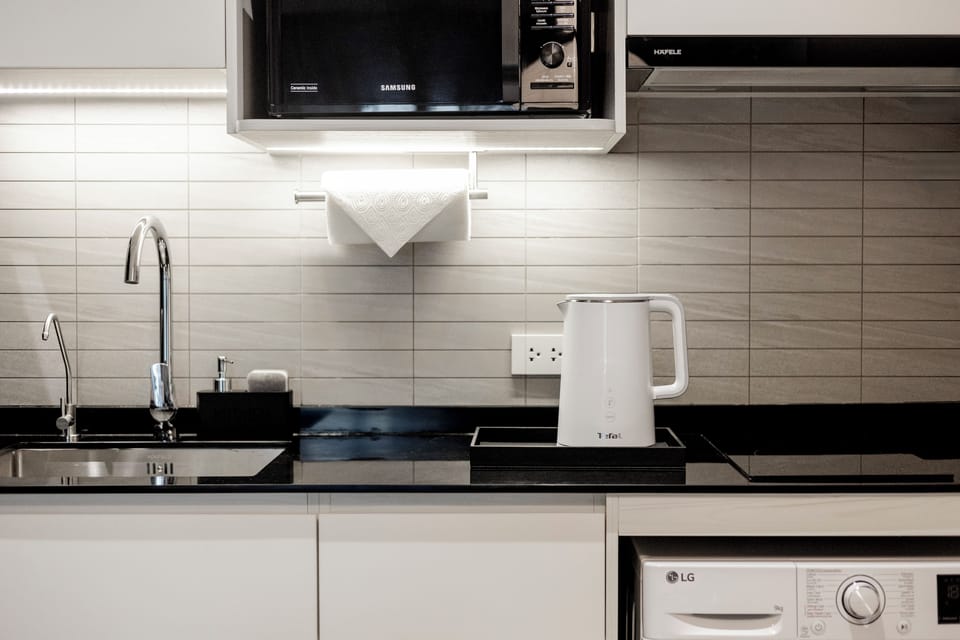 Superior Apartment, Balcony, Courtyard View | Private kitchen