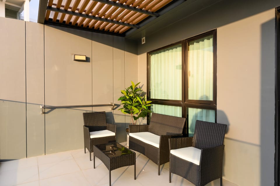 Superior Apartment, Partial Sea View | In-room safe, blackout drapes, iron/ironing board, WiFi (free)