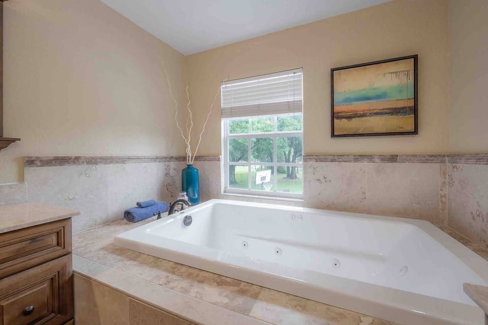 Master bathroom jetted tub.