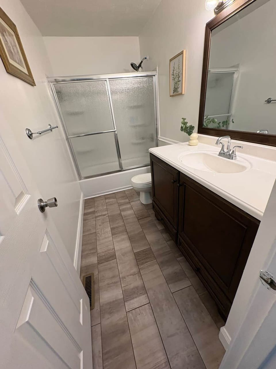 Queen bedroom