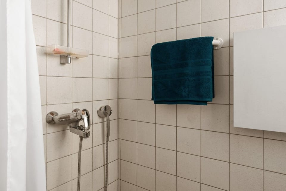Enjoy a refreshing shower with excellent water pressure to easily wash away the travel fatigue. Fresh, high-quality towels are conveniently placed within arm`s reach so you can immediately dry off.
