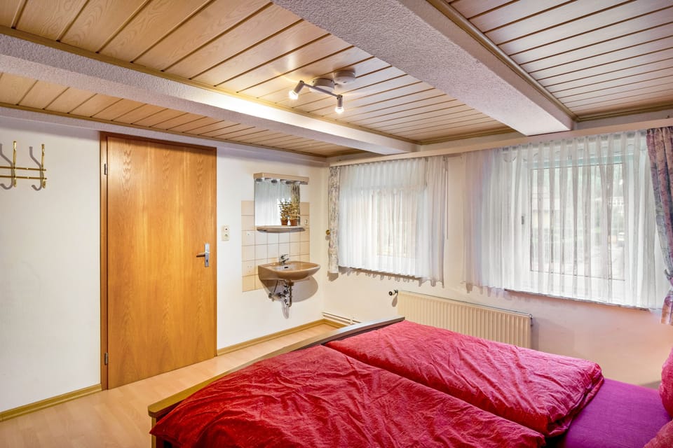 Holiday Home 'Goldener Harz' with Mountain View, Shared Terrace and Wi-Fi House in Thuringia, Germany