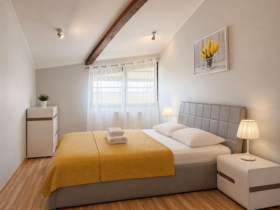 Comfort Apartment | Iron/ironing board, WiFi (free)