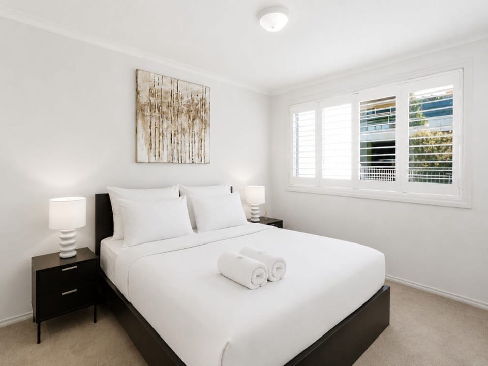 Spacious 2-bedroom Retreat With Golf Course Views Apartment in Canberra