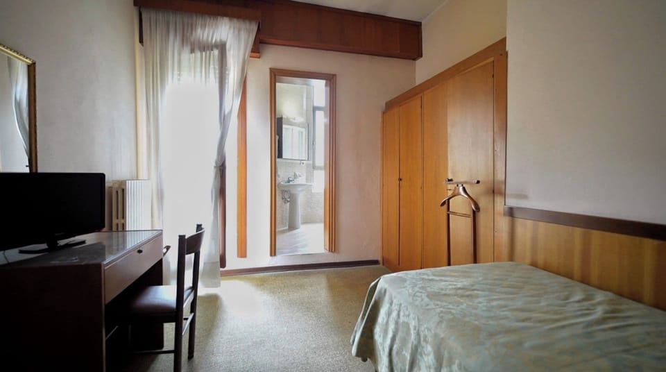 Classic Single Room | Desk, WiFi (free)