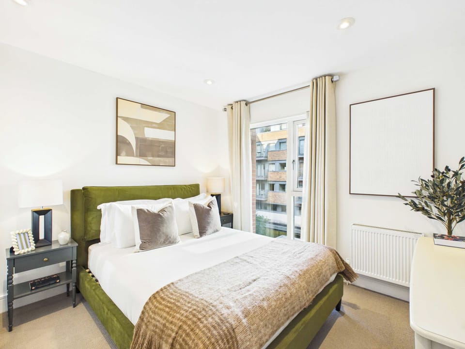 Westminster 2BR Apartment with Balcony Apartment in City of Westminster