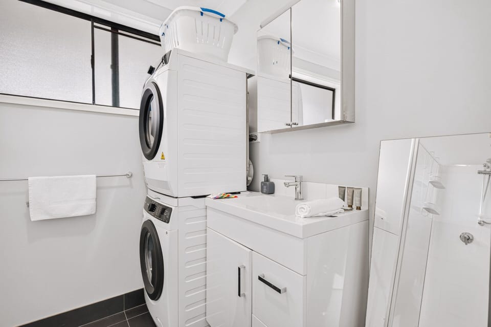 Peaceful 1-bed Near Canberra Hospital Apartment in Canberra