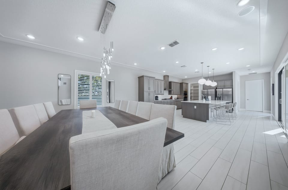 House, Multiple Beds, Pool View (BD014E - The Modern Bear's Den Estate) | 5 bedrooms, individually decorated, individually furnished, bed sheets