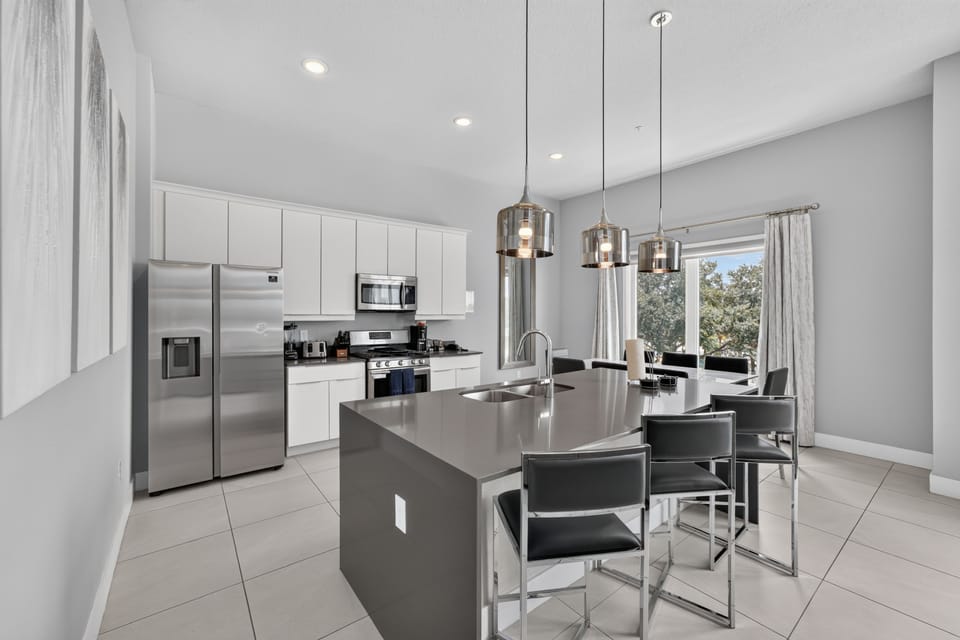 Condo, Multiple Beds (REU121-7770-210-5) | Private kitchen