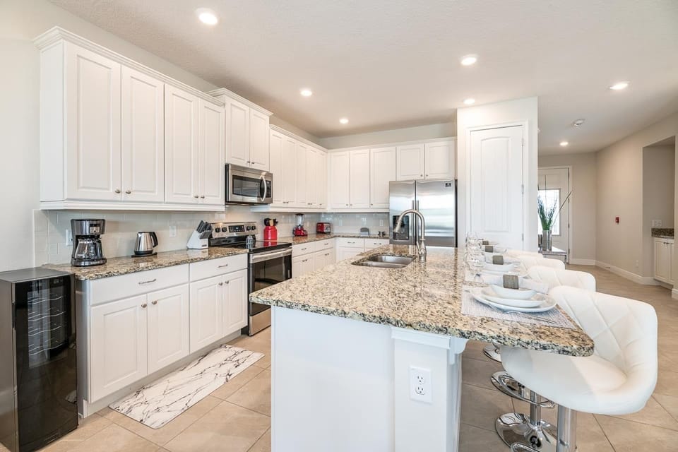 House, Multiple Beds, Pool View (EC357 -The Elegant Abode - LAN) | Private kitchen