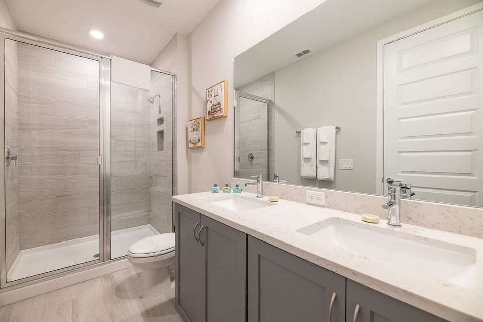 Elegant Townhouse With Pool Views at Reunion House in Osceola County