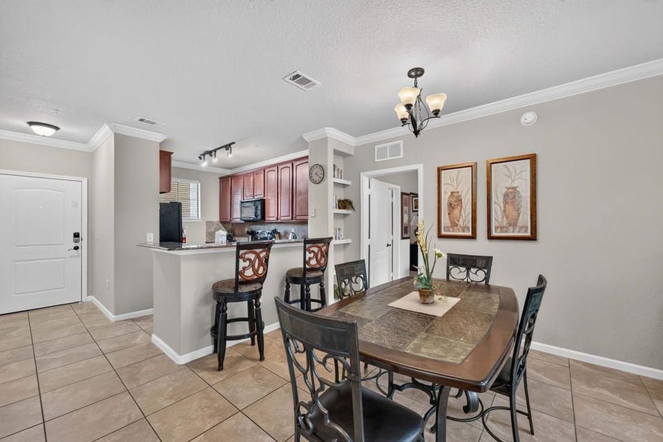 Apartment, Multiple Beds, Pool View (BPI104-904-522-3-Bella PiazzaSerenade) | 3 bedrooms, individually decorated, individually furnished, bed sheets