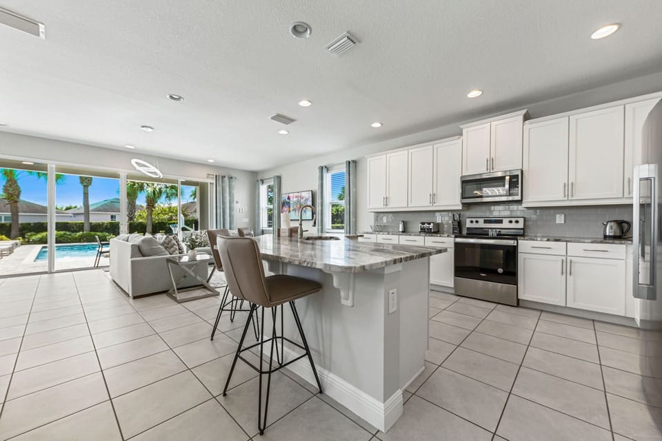 House, Multiple Beds, Pool View (EC272 - The Incredibly Airy Abode) | Private kitchen
