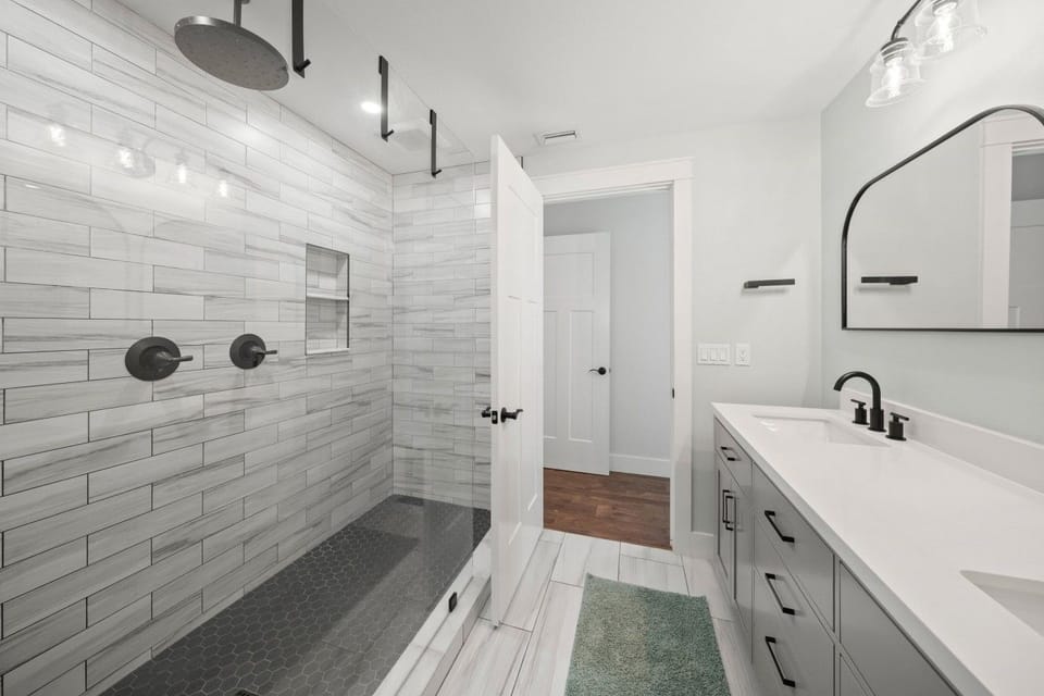 En Suite Bathroom