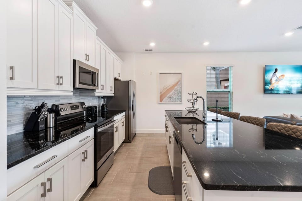 House, Multiple Beds, Pool View (W460 - The Surf Shack) | Private kitchen