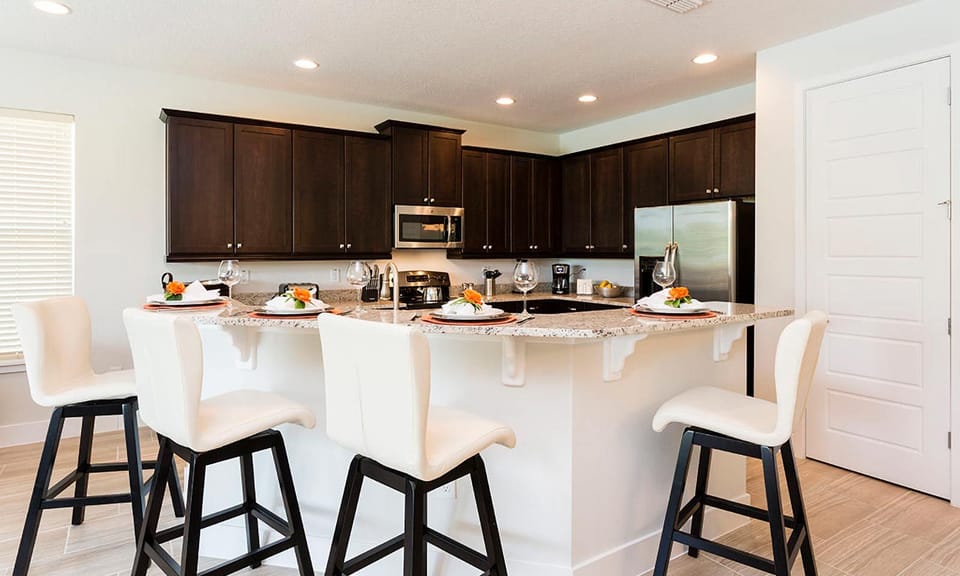 House, Multiple Beds, Pool View (W250 - The Classic Retreat) | Private kitchen