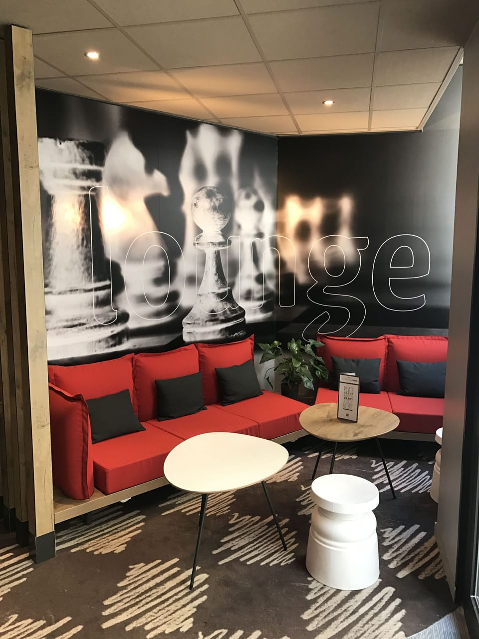 Lobby lounge