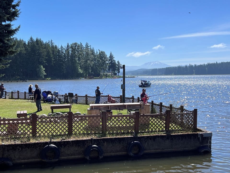 people20fishing20lawn20water20pontoon20mt20st20helens