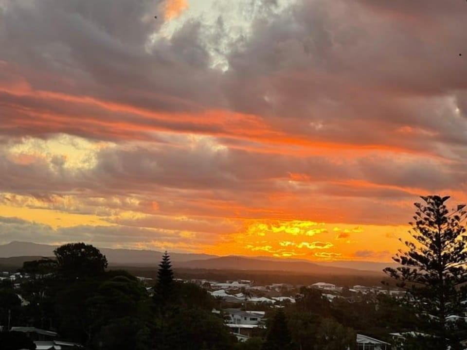 No two sunsets are quite the same – settle in and enjoy dramatic evening skies over the Sunshine Coast hinterland.