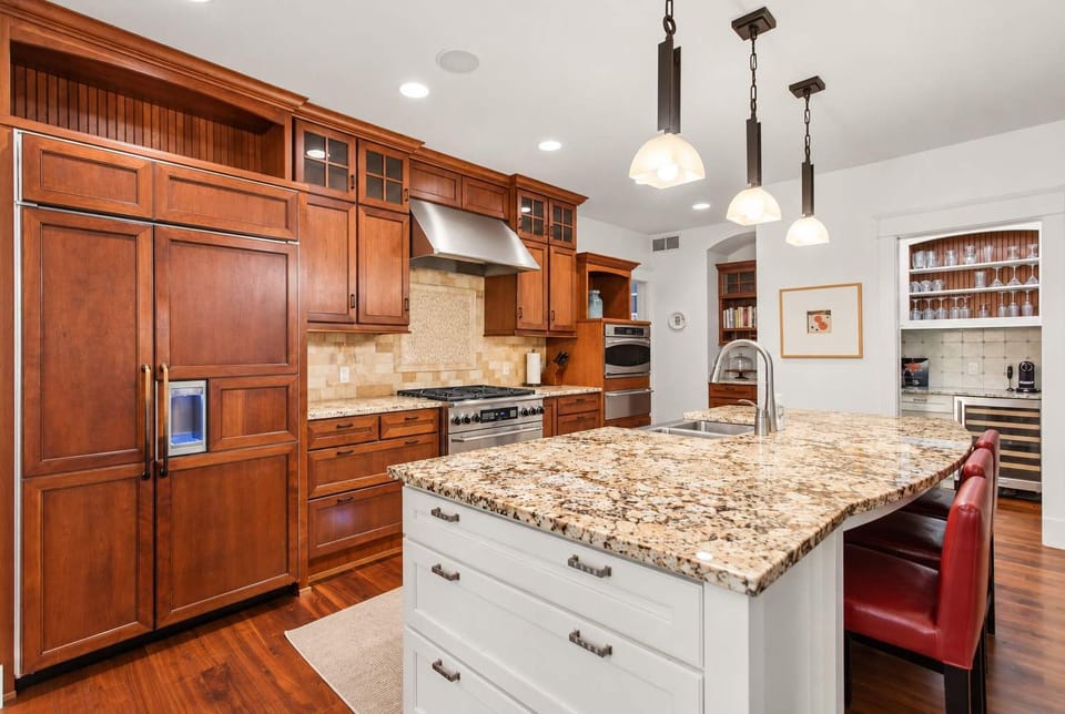 A spacious chef’s kitchen makes dining at home easy