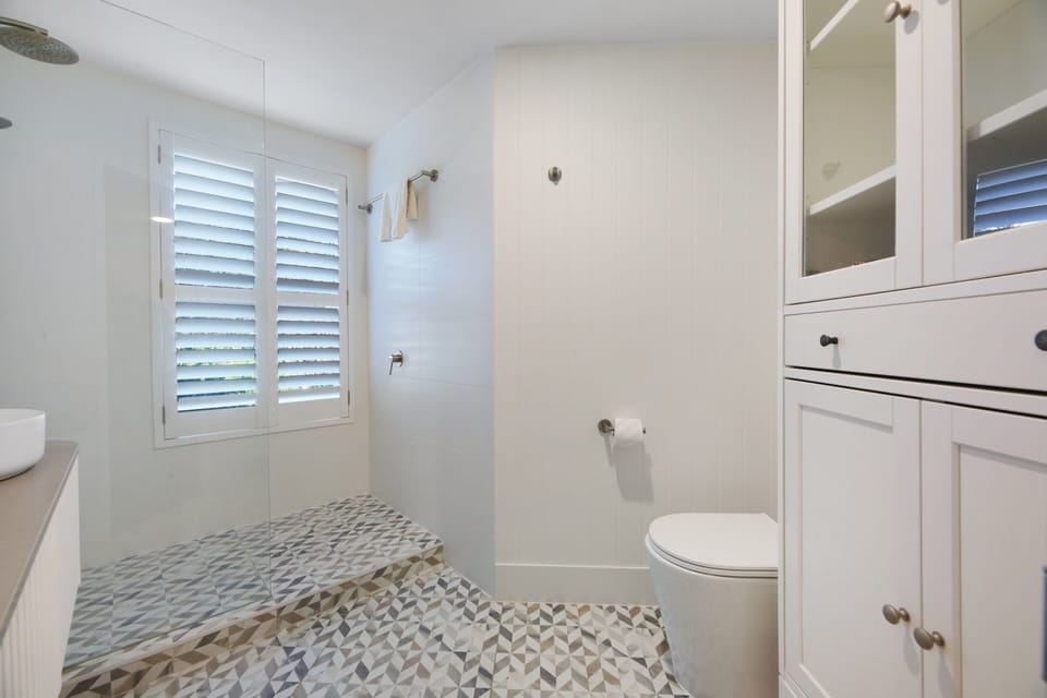 Tranquil Waterfront Retreat Broadbeach Waters Apartment in Gold Coast