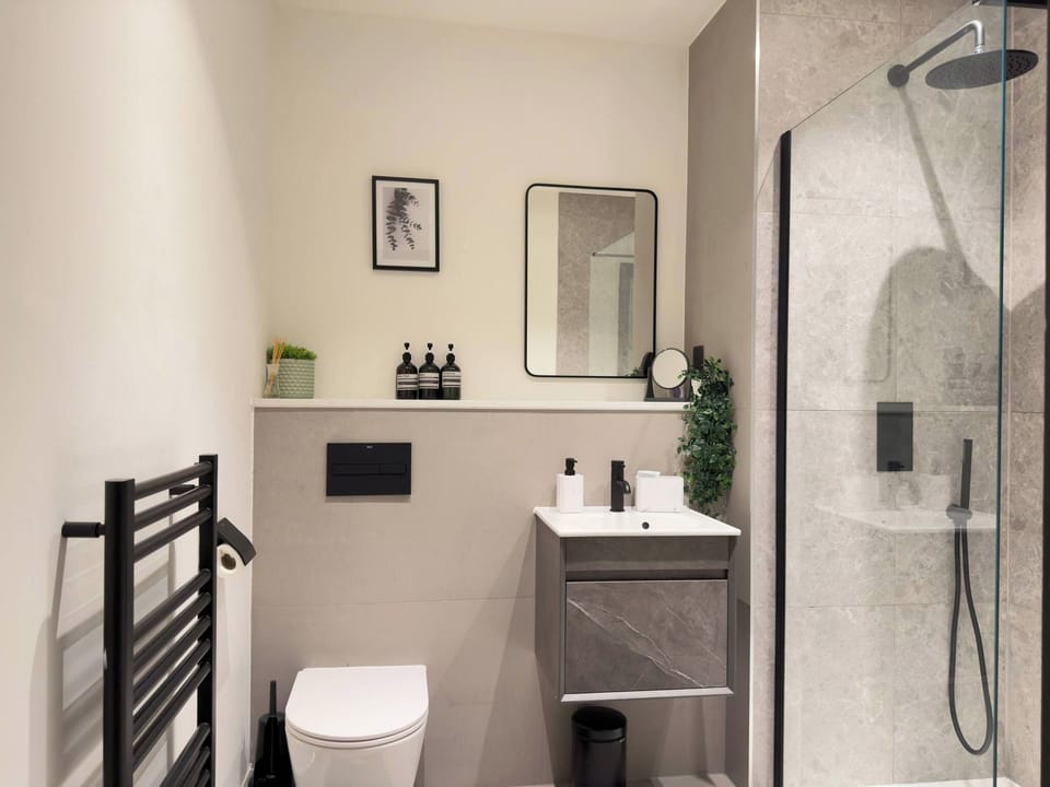 Modern 1BR - Exposed Brick - Gym - Monthly Stay Apartment in Manchester