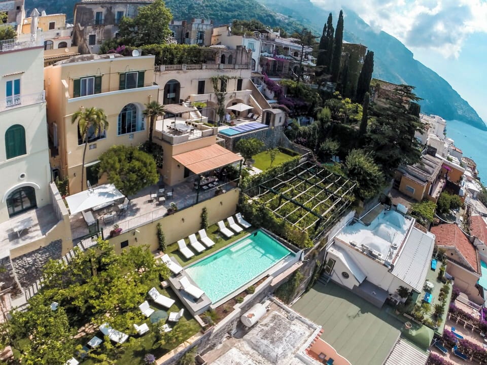 Amenities, Building Exterior, Garden, Main Entrance, Spring, Summer, Wellness