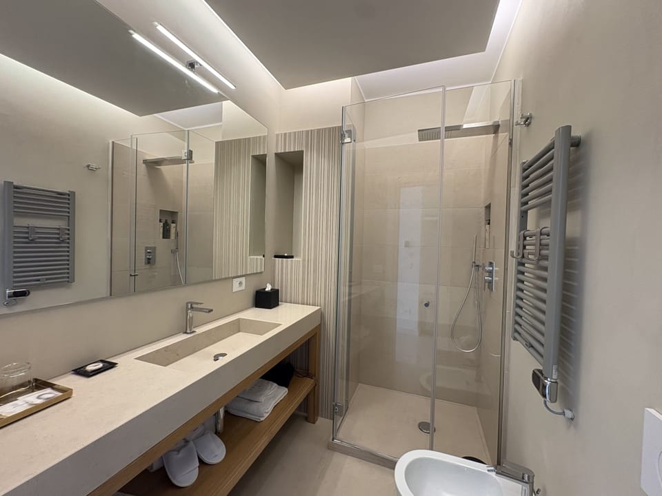 Panoramic Suite, Ensuite, City View | In-room safe, soundproofing, iron/ironing board, WiFi (free)