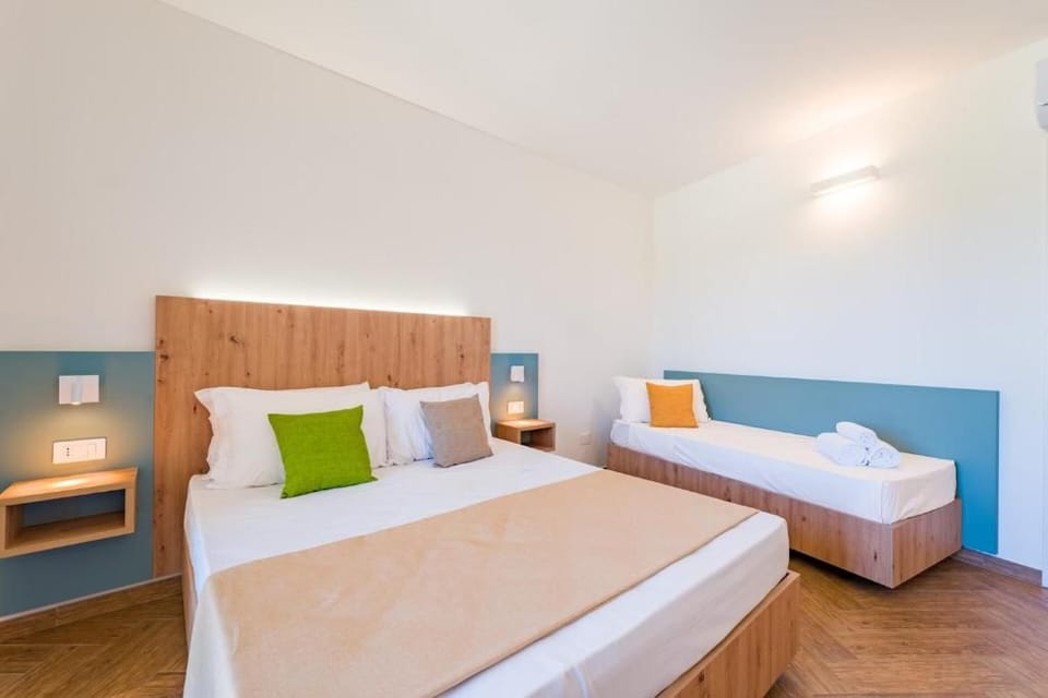 Classic Double Room, Garden View | WiFi (free)