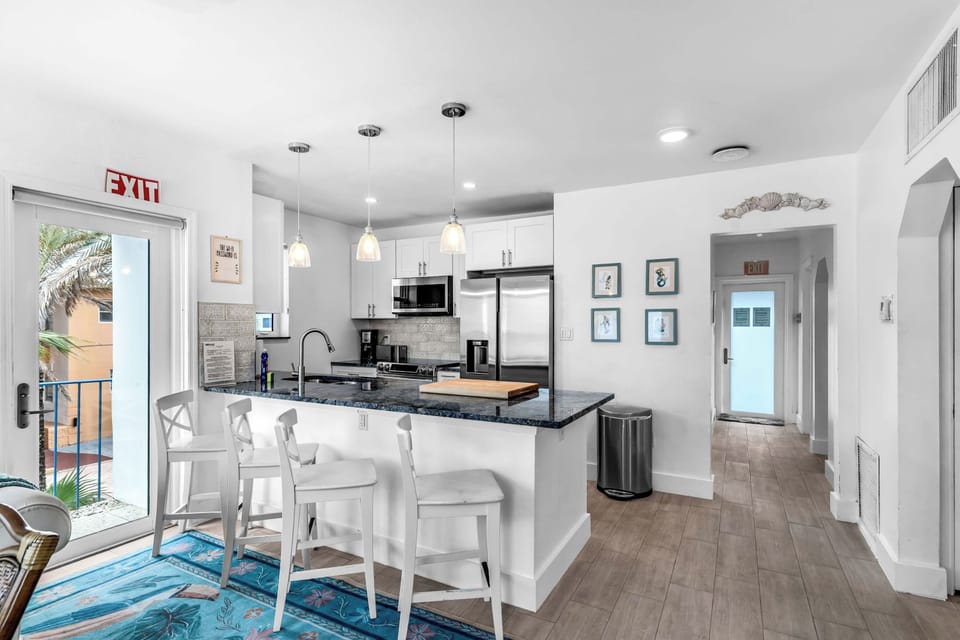 Apartment, Multiple Beds, Balcony, Beach View (Between Sky & Ocean) | Private kitchen