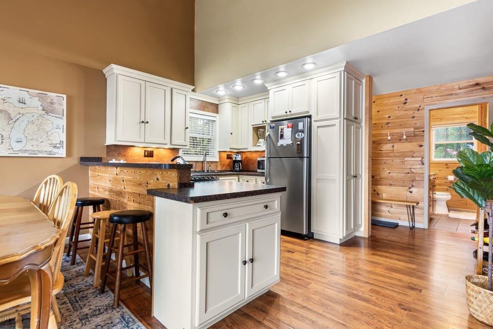 Kitchen island with bar seating, open to the dining table