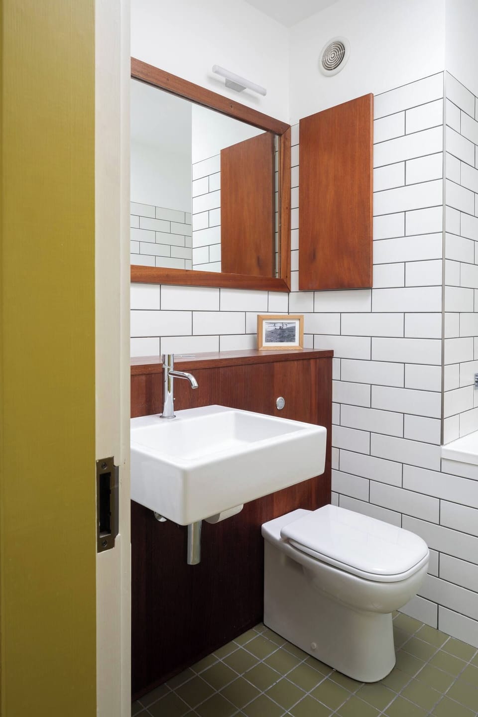 Bathroom sink