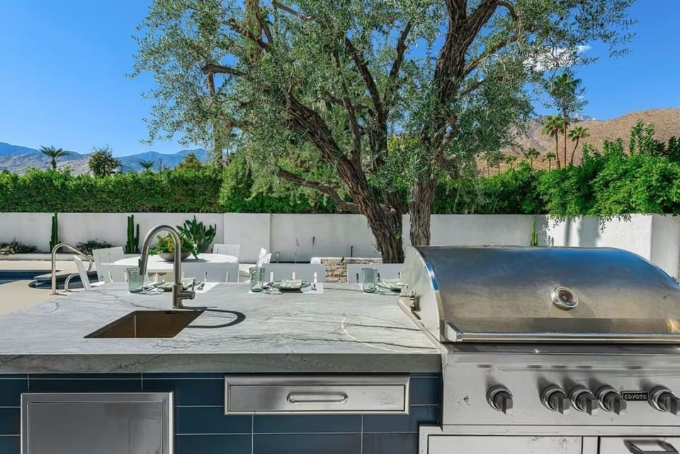 Outdoor Kitchen