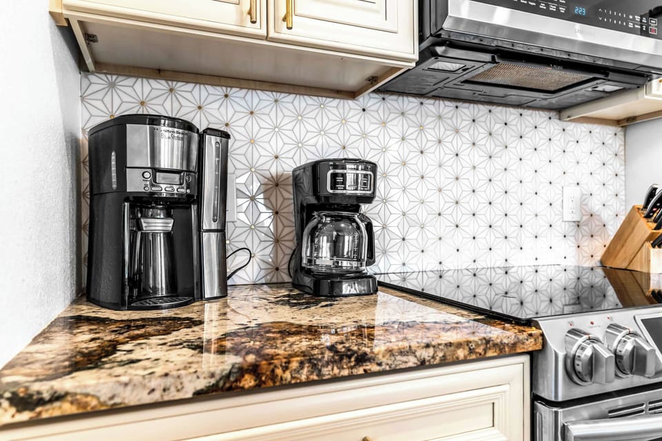 Apartment, Multiple Beds, Kitchen, Ocean View (Between Sand & Sea) | Private kitchen