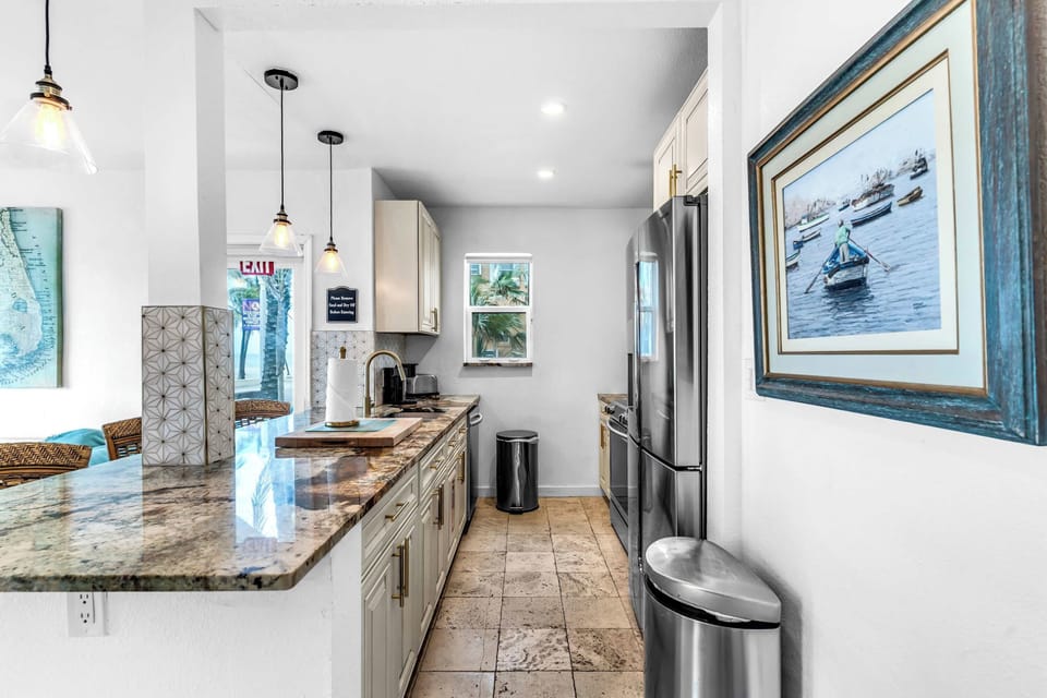 Apartment, Multiple Beds, Kitchen, Ocean View (Between Sand & Sea) | Private kitchen