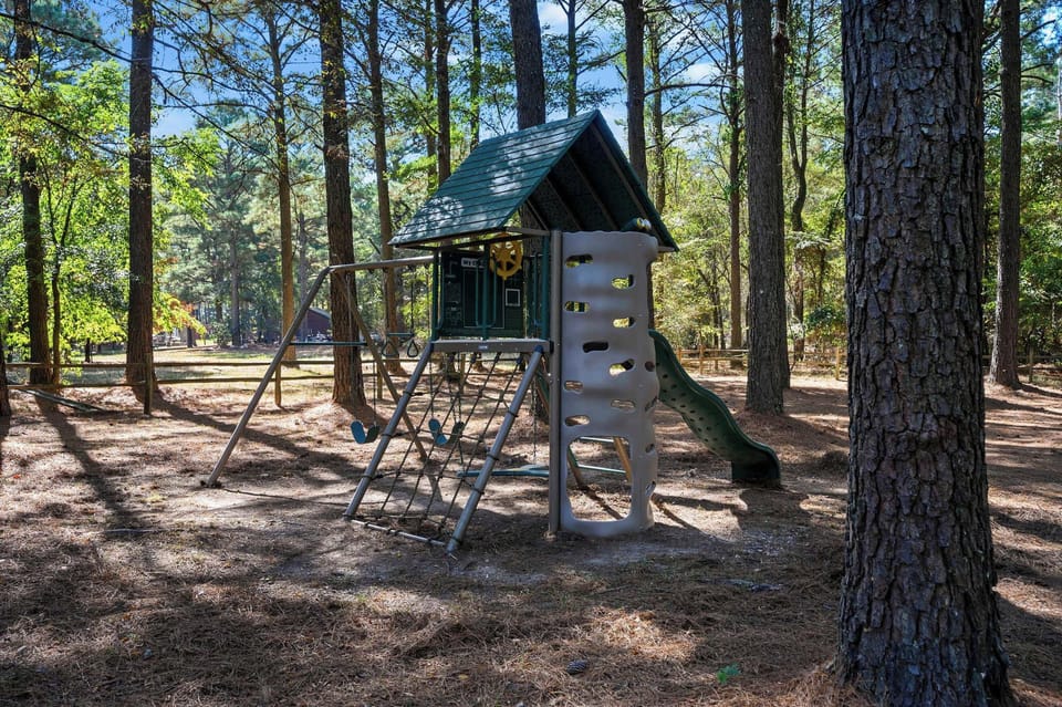 Castaway Lodge - Spacious Cabin With Private Rooms Cabin in Oklahoma
