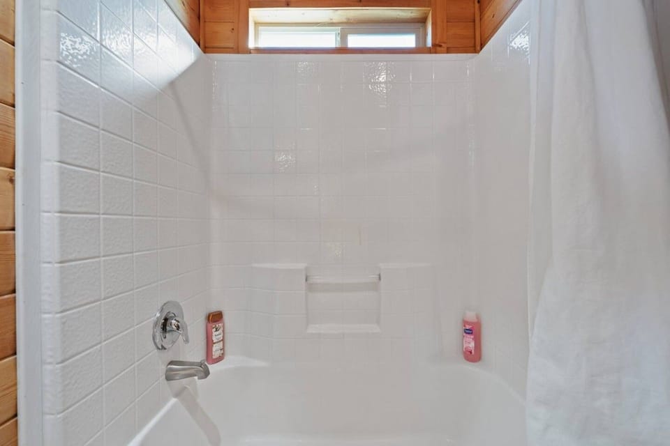 Bathroom - Shower, Tub & Toilet