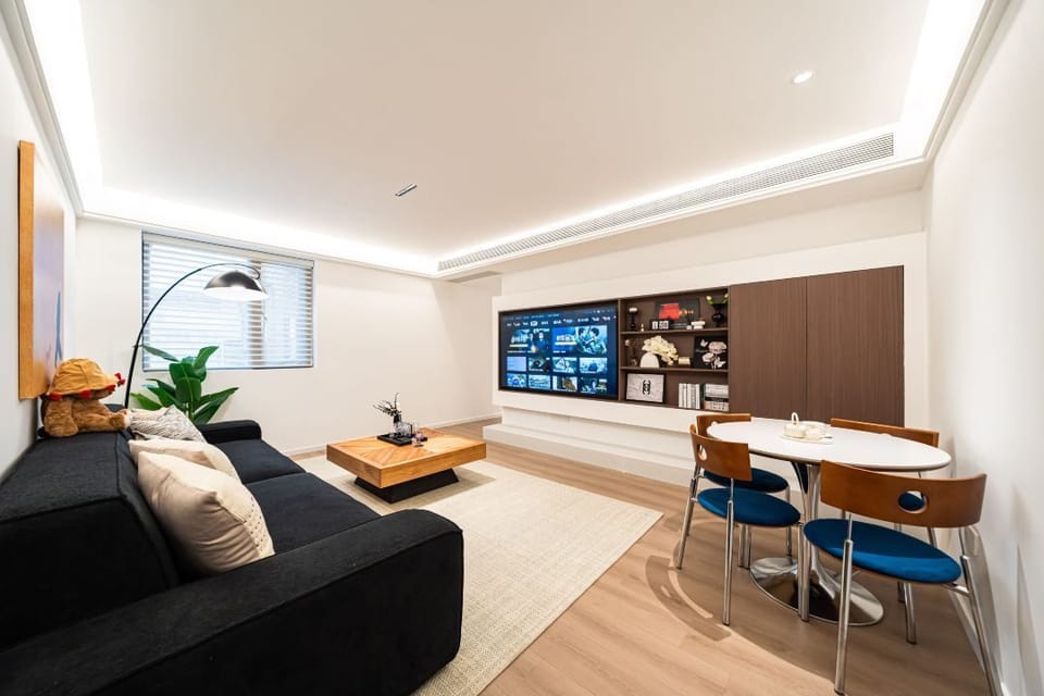 Tonight Homestay West Nanjing Road Shanghai Taigu Building Hotel in Shanghai