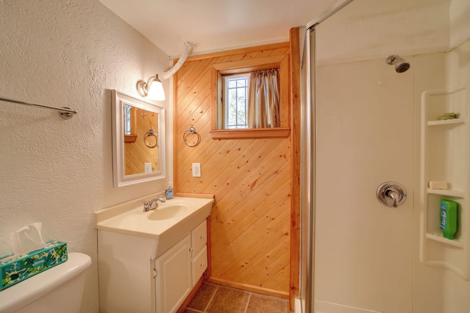 Full Bathroom/Laundry Room