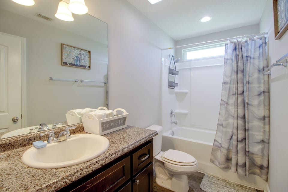 Full Bathroom | 2nd Floor