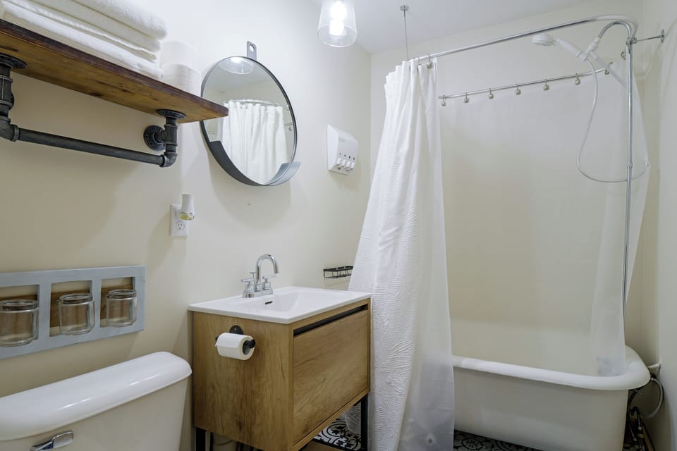 Bathroom | 2nd Floor