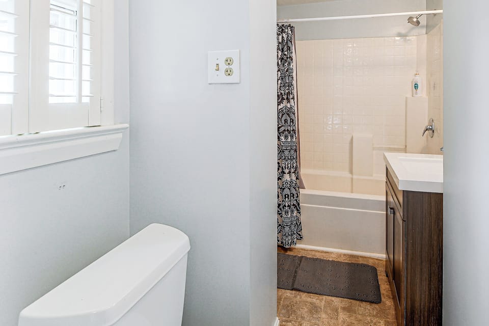 Bathroom | Lower Floor