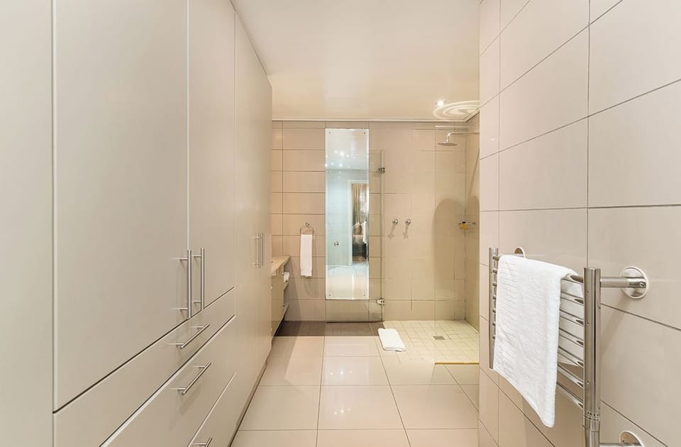 Cape Royale 1BR Apt with Parking & Pool Apartment in Cape Town