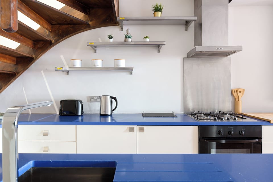 Duplex | Private kitchen | Fridge, microwave, oven, stovetop
