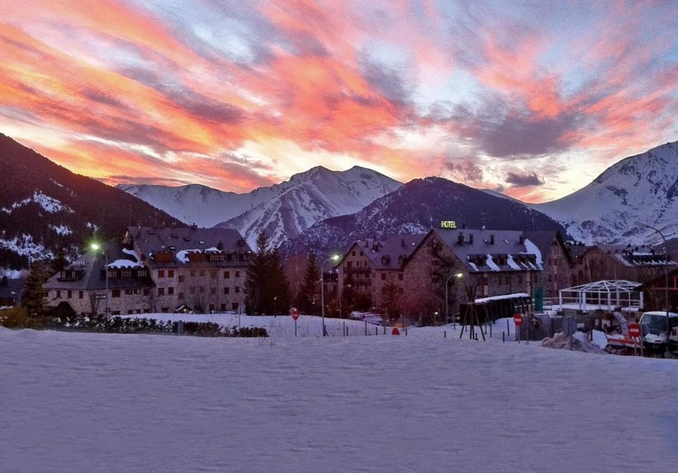 Sno Vall De Boi Residential Hotel in Pla de l'Ermita