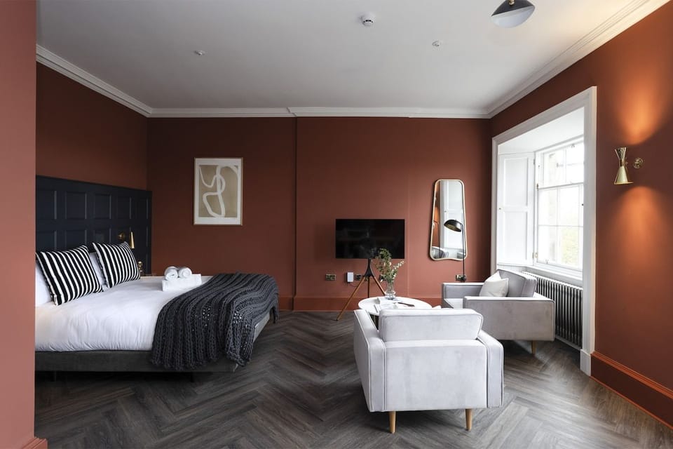 Studio with bed and kitchen