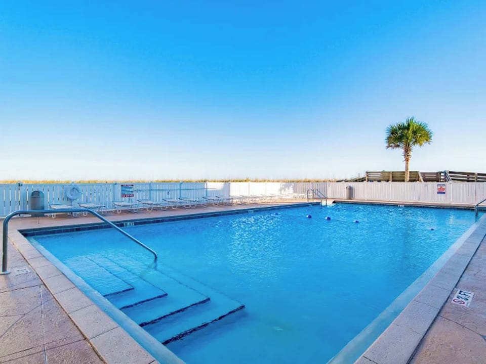 Regency Towers outdoor pool