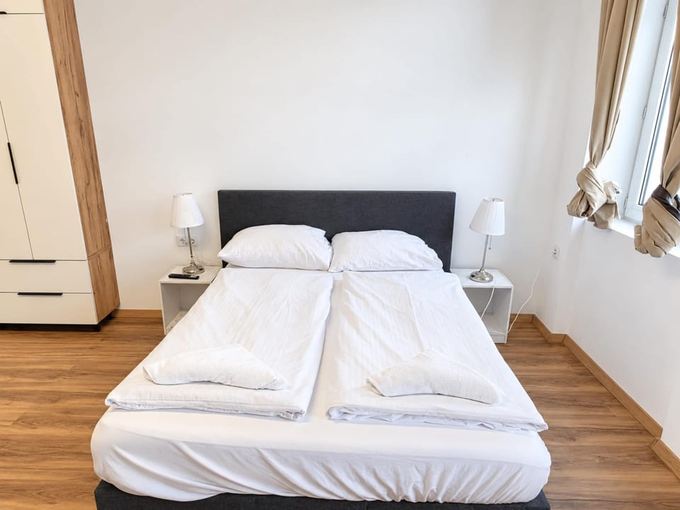 Vienna Escape 1BR Near Wiener Stadthalle Apartment in Vienna